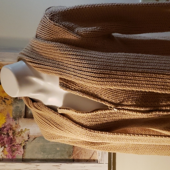 Zoey Beth Sweater - Picture 4 of 6